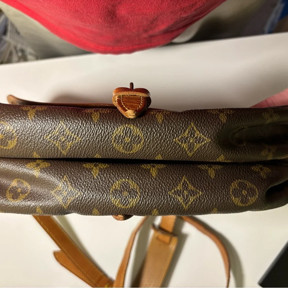 Vintage Louis Vuitton Brown and Tan Monogram Crossbody Bag - Picture 3 of 15